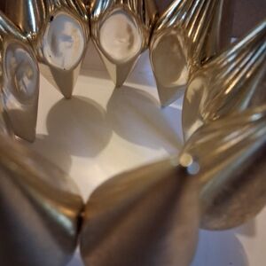 Chic Gold Women's Bracelet